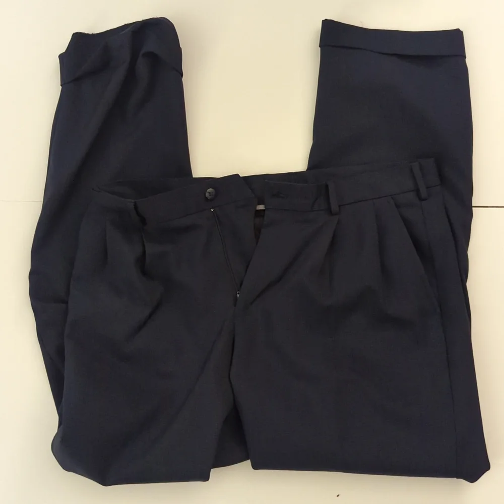 Van Heusen 33x32 classic fit dress slacks - Picture 1 of 6